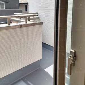 南面に2ヵ所。洗濯も布団干しも同時にできるゆとり。